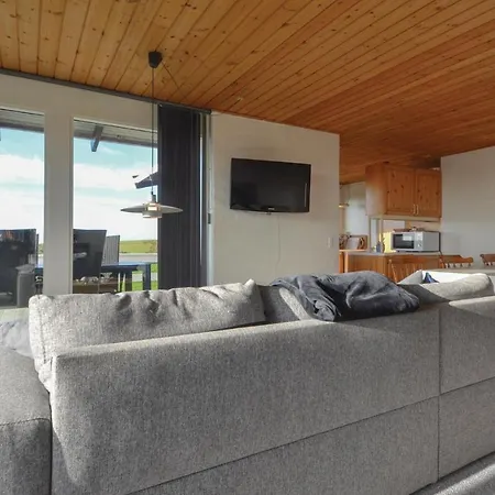 Three-bedroom Holiday In