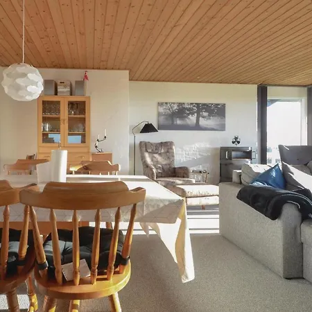 Three-bedroom Holiday In Prázdninový dům